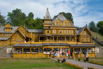 Fototapeta na wymiar wooden architecture in Gorodets