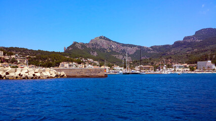 Naklejka na ściany i meble Beautiful harbour scenery of Port of Soller (Puerto de Soller), Mallorca , Spain