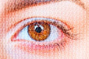 Obraz premium Close-up hazel girl eye with rusty chain background