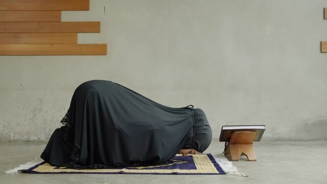 Side view video of Two young Muslim women are performing prayers. Islamic religion,part 1
