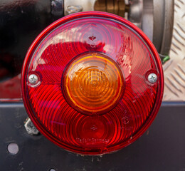 Detailaufnahme eines Rücklicht an einem Feuerwehr Oldtimer
