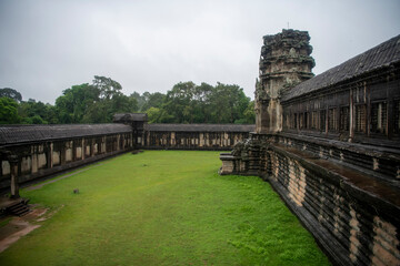Fototapeta premium Angkor Wat is the largest temple in the world, it rains in the rainy season (Cambodia, 2019)