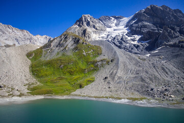 Fototapeta na wymiar Long lake and Grande Casse Alpine glacier in French alps