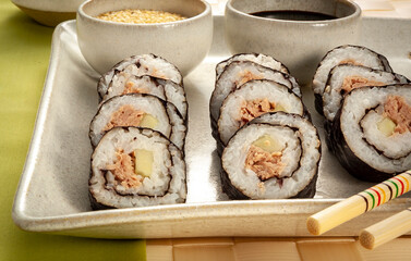 Shushi com sardinhas