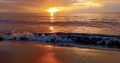 Naklejka premium sunset over the sea