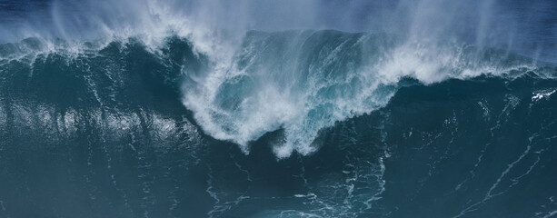 Big wave - Powered by Adobe