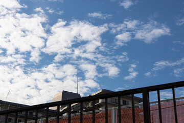 空と建物