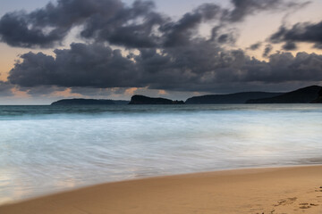 Fototapeta na wymiar Cloudy sunset seascape with waves