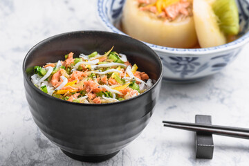 シラスと鮭の丼