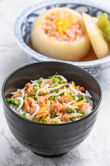 シラスと鮭の丼