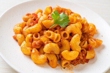 macaroni with tomatoes sauce and mince pork