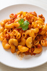 macaroni with tomatoes sauce and mince pork