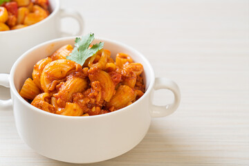 macaroni with tomatoes sauce and mince pork
