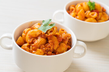 macaroni with tomatoes sauce and mince pork