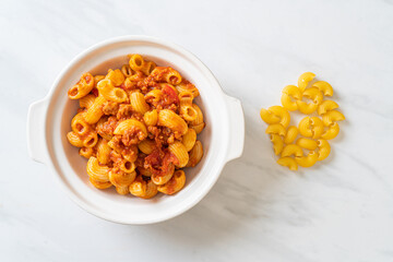 macaroni with tomatoes sauce and mince pork