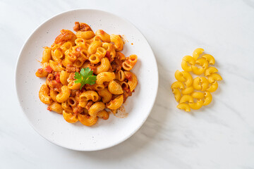 macaroni with tomatoes sauce and mince pork