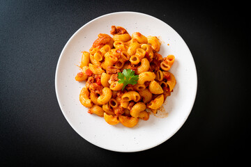macaroni with tomatoes sauce and mince pork