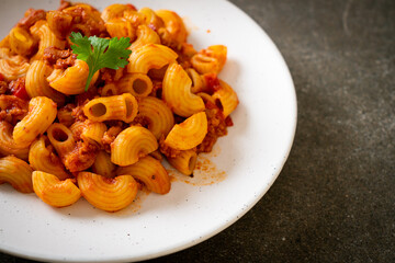 macaroni with tomatoes sauce and mince pork