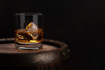 Scotch whiskey glass - obrazy, fototapety, plakaty