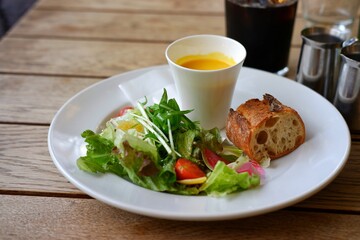 オシャレなカフェでランチ