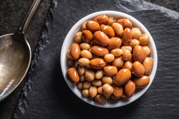 Mix of legume beans and chickpeas with sauce.