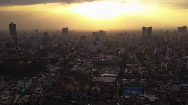 4K DRONE FOOTAGE SUNSET IN PHNOM PENH, CAMBODIA