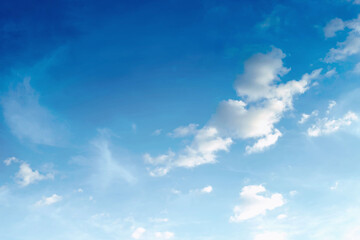 Fototapeta premium The sky is blue with beautiful clouds blurred.