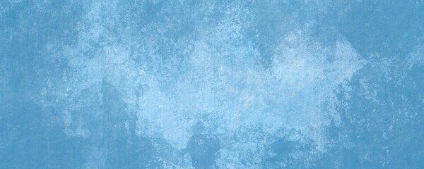 Sfondo acquerello in pittura blu e bianca con trama angosciata nuvoloso e grunge marmorizzato, nebbia morbida, nebuloso e colori pastello, web banner astratto. Bianco al centro.