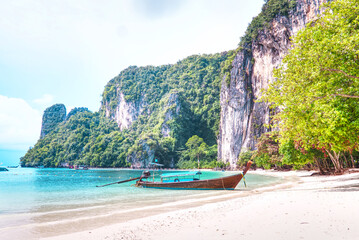 Obraz premium Long tail boat park on the beach with have turquoise sea blue sky at Koh Hong lagoon,Krabi south of Thailand.