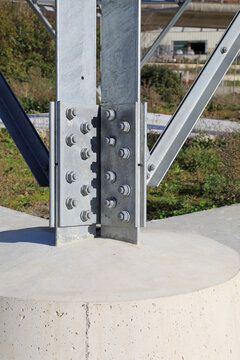 zapatas bases anclaje torres de alta tensi&oacute;n construcci&oacute;n electricidad cielo azul 4M0A5265-as20