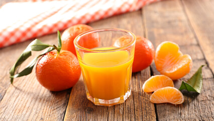 Obraz na płótnie Canvas clementine fruit juice