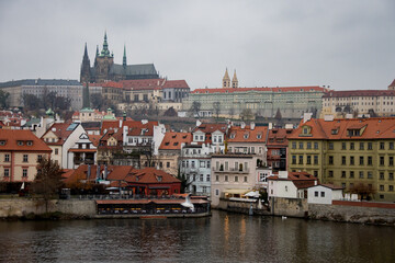 Obraz premium Vltava River and Prague Castle upon a hill