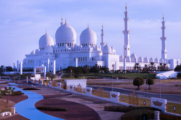 sheikh zayed grand mosque in abu dhabi, united arab emirates
