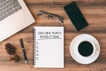 2021 New Year's Resolutions text on Note Pad