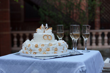 wedding cake with flowers