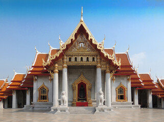 Fototapeta na wymiar Wat Benchamabophit temple in Bangkok