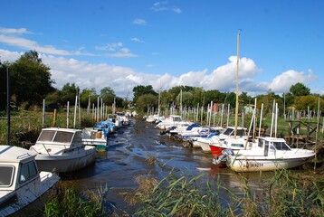 Port de BIGANOS &agrave; mar&eacute;e basse - Gironde France