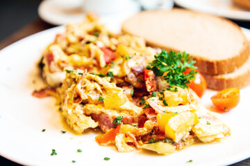 Omelet with ham, tomato and green salad