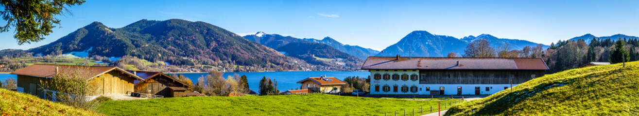 Fototapeta na wymiar famous Tegernsee lake in Bavaria