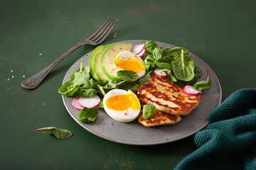 healthy keto paleo diet breakfast: boiled egg, avocado, halloumi cheese, salad leaves