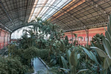 Foto auf Leinwand Innenraum des Bahnhofs Atocha in Madrid, Spanien. Es ist der größte Bahnhof in Madrid © Diego