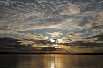 Obraz premium sunset on a lake in summer in Russia