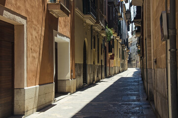 Naklejka premium Classical narrow street in oldtown of Palma de Mallorca, Spain