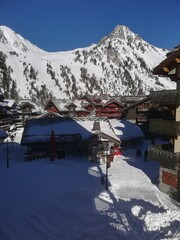 ski resort in winter fhuy1