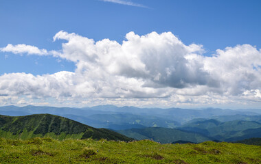 Fototapeta na wymiar Panorama of green Chornohora mountain range in in summer season Carpathians, Ukraine.