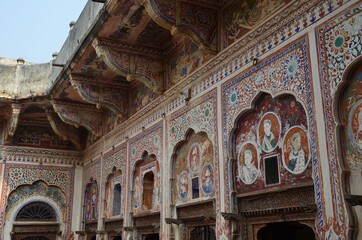 A hidden jewel offside the touristic trails: the city of Bikaner with its wonderfully painted houses