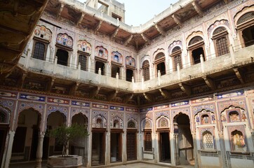 Obraz premium A hidden jewel offside the touristic trails: the city of Bikaner with its wonderfully painted houses
