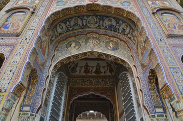 A hidden jewel offside the touristic trails: the city of Bikaner with its wonderfully painted houses