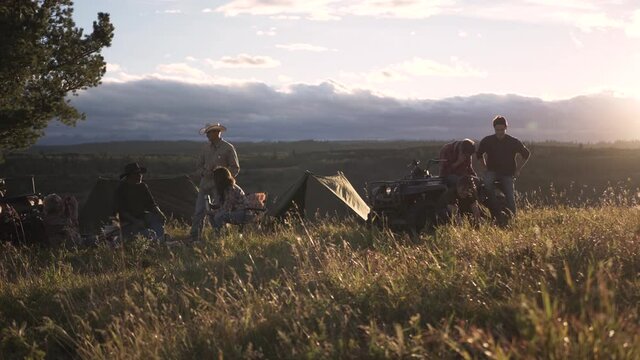 Obrazy (Hilltop) — zdjęcia, wektory i wideo bez tantiem (68,032