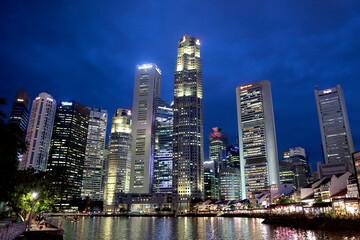 Fototapeta na wymiar Singapore skyline from boat quay and all the building trails Skyscraper 